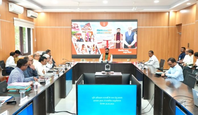 पटना : सीएम सम्राट चौधरी ने 'संकल्प सभागार' में अजगैबीनाथ धाम एवं सोनपुर ग्रीनफील्ड एयरपोर्ट परियोजनाओं की समीक्षा की