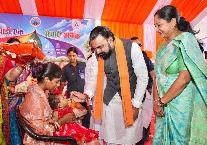 बिहार : सीएम सम्राट चौधरी ने फुलवारीशरीफ के आंगनबाड़ी केंद्र संख्या-137 से राज्यव्यापी 'आंगन का मिलन' कार्यक्रम का शुभारंभ किया