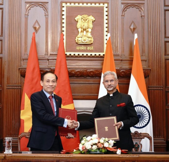 नई दिल्ली : विदेश मंत्री डॉ. एस जयशंकर ने वियतनाम के विदेश मंत्री के साथ 19वीं भारत-वियतनाम संयुक्त आयोग की बैठक की सह-अध्यक्षता की