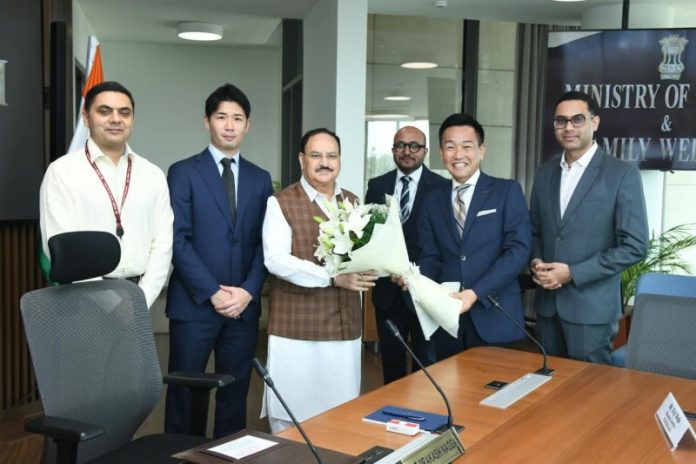 नई दिल्ली : केंद्रीय मंत्री जेपी नड्डा ने FUJIFILM इंडिया के एमडी कोजी वाडा के नेतृत्व में आए प्रतिनिधिमंडल के साथ बातचीत की