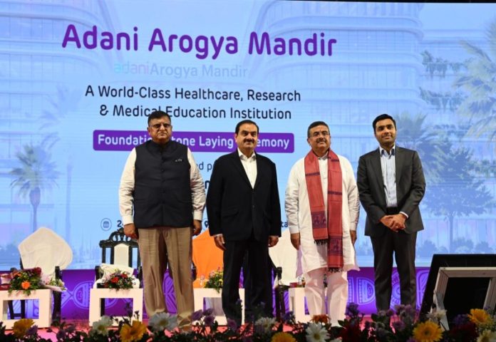 पश्चिम बंगाल : सीएम सुवेंदु अधिकारी न्यू टाउन में अडानी ग्रुप के मेगा हॉस्पिटल के शिलान्यास समारोह में हुए शामिल