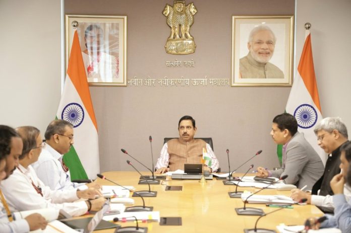 केंद्रीय मंत्री प्रल्हाद जोशी ने 'भारत रिन्यूएबल एनर्जी समिट 2026' की तैयारियों की समीक्षा के लिए एमएनआरई अधिकारियों के साथ बैठक की अध्यक्षता की