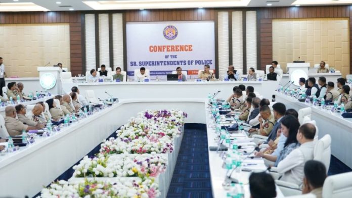 असम : सीएम हिमंत बिस्वा सरमा ने डेरगांव स्थित लचित बरफुकन पुलिस अकादमी में एसएसपी के दो दिवसीय सम्मेलन का उद्घाटन किया असम : सीएम हिमंत बिस्वा सरमा ने डेरगांव स्थित लचित बरफुकन पुलिस अकादमी में एसएसपी के दो दिवसीय सम्मेलन का उद्घाटन किया