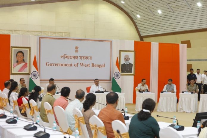 पश्चिम बंगाल : सीएम सुवेंदु अधिकारी ने नबन्ना में नेपाल में अचानक आई बाढ़ में लापता हुए लोगों के परिवारों से की मुलाकात