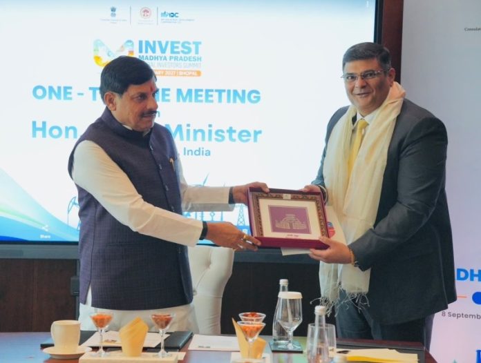 मध्य प्रदेश के सीएम डॉ. मोहन यादव ने दुबई प्रवास के दौरान वीएफएस ग्लोबल के वैश्विक प्रमुख अमित साइचर के साथ वन-टू-वन बैठक की