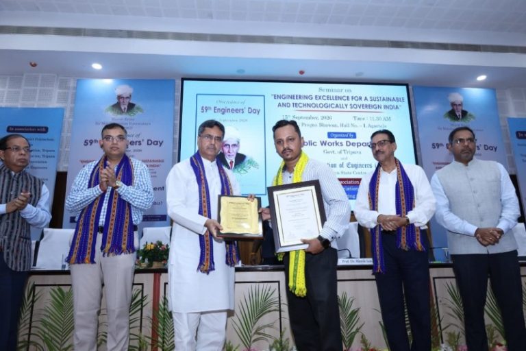 अगरतला : सीएम साहा पीडब्ल्यूडी और इंस्टीट्यूशन ऑफ इंजीनियर्स (इंडिया) द्वारा संयुक्त रूप से आयोजित 59वें इंजीनियर्स डे समारोह में हुए शामिल
