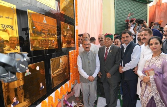 सीएम सुक्खू ने सोलन के अर्की विधानसभा क्षेत्र में स्वास्थ्य, शिक्षा, सड़क, परिवहन और विद्युत से जुड़ी अनेक परियोजनाओं का उद्घाटन एवं शिलान्यास किया