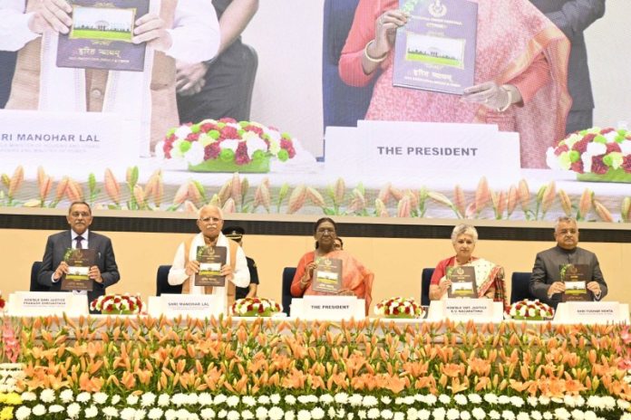 नई दिल्ली : राष्ट्रपति मुर्मू ने 'द फ्यूचर ऑफ एनवायरनमेंट एंड क्लाइमेट डायनामिक्स' विषय पर अंतर्राष्ट्रीय सम्मेलन के समापन सत्र में भाग लिया