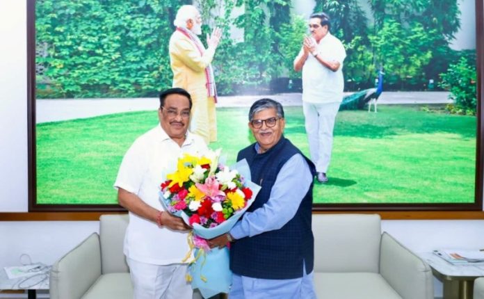 केंद्रीय जल शक्ति मंत्री सीआर पाटिल ने पंजाब के राज्यपाल व चंडीगढ़ के प्रशासक गुलाब चंद कटारिया से मुलाकात की