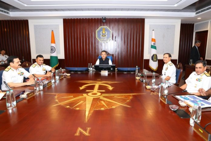 नई दिल्ली : केंद्रीय राज्य मंत्री जितिन प्रसाद ने नौसेना भवन में आयोजित 'नौसेना कमांडरों के सम्मेलन' में भाग लिया