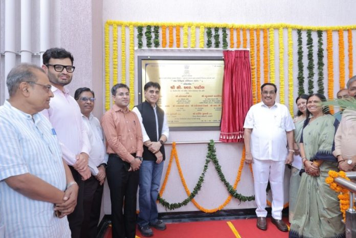 गुजरात : केंद्रीय मंत्री सीआर पाटिल ने चिखली के सब-डिस्ट्रिक्ट अस्पताल के उद्घाटन समारोह में भाग लिया
