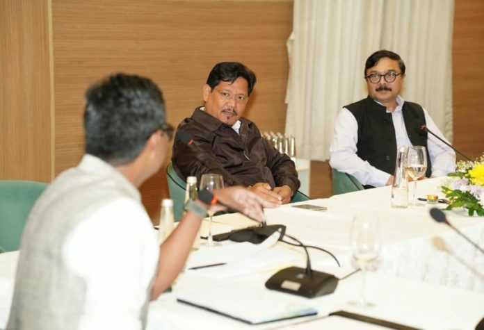 मेघालय : सीएम संगमा ने शिलांग के बाजार 'इवदुह' के पुनर्विकास कार्यों की प्रगति की समीक्षा के लिए शहरी मामलों के विभाग के साथ बैठक की