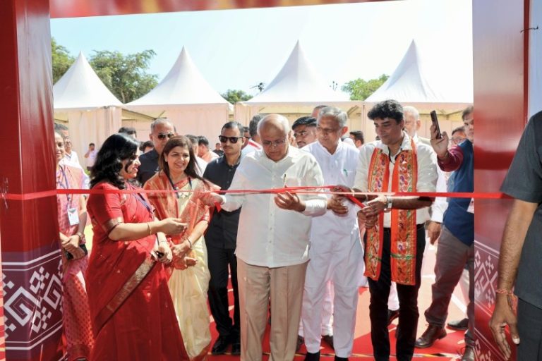 गुजरात : सीएम भूपेंद्र पटेल ने राजकोट के रेस कोर्स में आयोजित तीन दिवसीय ‘सरस मेले’ का उद्घाटन किया