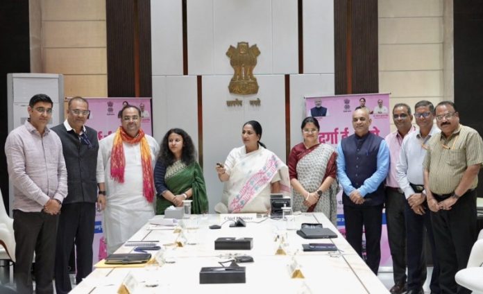 दिल्ली : सीएम रेखा गुप्ता ने दिल्ली सचिवालय में ‘दुर्गा ई-ऑटो योजना’ का शुभारंभ किया