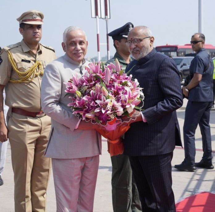 उपराष्ट्रपति सीपी राधाकृष्णन आंध्र प्रदेश के अपने दो दिवसीय दौरे पर आज विजयवाड़ा हवाई अड्डे पहुंचे