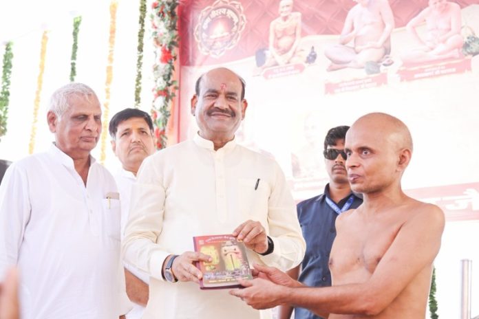 लोकसभा अध्यक्ष ओम बिरला कोटा में दशलक्षण पर्व के समापन अवसर पर आयोजित क्षमावाणी पर्व में हुए शामिल