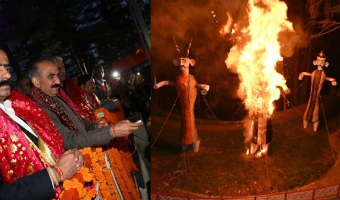 हिमाचल प्रदेश : सीएम सुक्खू ने दशहरा के पावन अवसर पर सुप्रसिद्ध जाखू मंदिर में रावण, मेघनाद और कुंभकर्ण के पुतलों का दहन किया