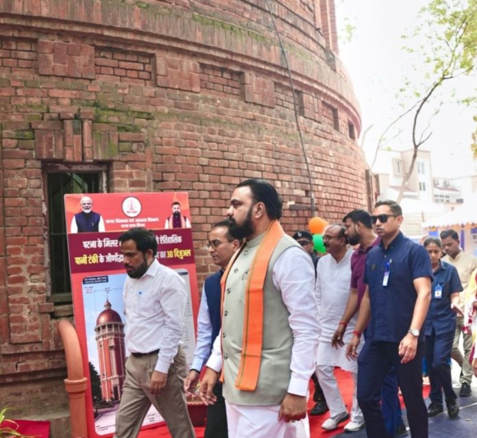 पटना : सीएम चौधरी ने मिलर हाई स्कूल परिसर स्थित ऐतिहासिक पानी टंकी के जीर्णोद्धार, सौंदर्यीकरण एवं कैफेटेरिया निर्माण कार्य का शिलान्यास किया