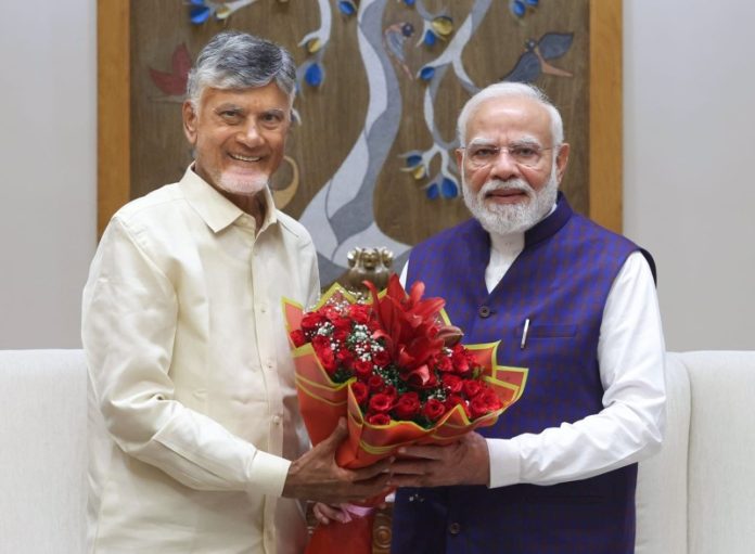 नई दिल्ली : पीएम मोदी से आंध्र प्रदेश के मुख्यमंत्री एन. चंद्रबाबू नायडू ने मुलाकात की