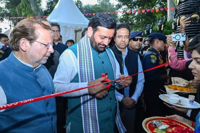 हरियाणा : सीएम नायब सिंह सैनी ने सूरजकुंड में दिवाली मेले का उद्घाटन किया हरियाणा : सीएम नायब सिंह सैनी ने सूरजकुंड में दिवाली मेले का उद्घाटन किया