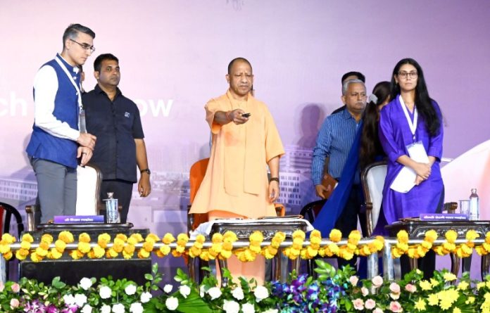 उप्र : सीएम योगी एचसीएल टेक लखनऊ की 10वीं वर्षगांठ के अवसर पर आयोजित कार्यक्रम में हुए शामिल