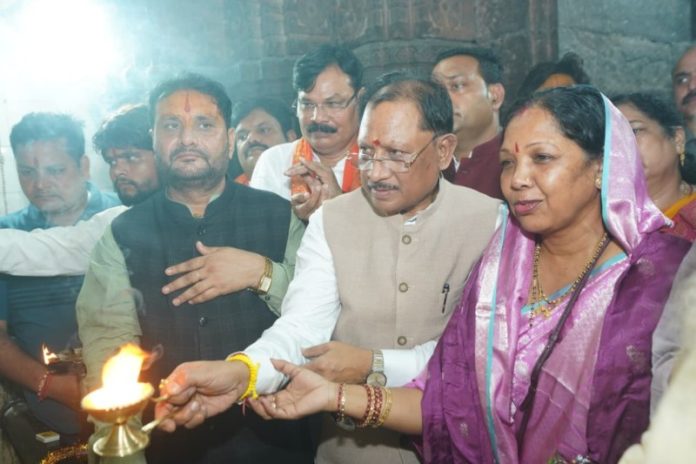 छत्तीसगढ़ : सीएम विष्णुदेव साय ने शिवरीनारायण स्थित भगवान नर-नारायण मंदिर में विधिवत पूजा-अर्चना की