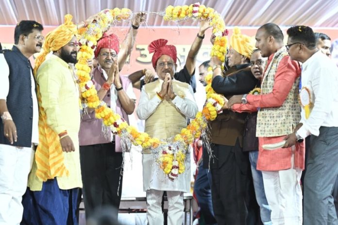 छत्तीसगढ़ : सीएम विष्णुदेव साय रायपुर के ऐतिहासिक रावणभाठा मैदान में आयोजित विजयादशमी उत्सव में हुए शामिल