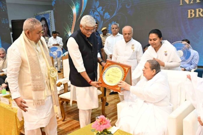 राजस्थान : केंद्रीय मंत्री गजेंद्र सिंह शेखावत ने आबू रोड स्थित शांतिवन में आयोजित वैश्विक शिखर सम्मेलन के शुभारंभ सत्र में सहभागिता की