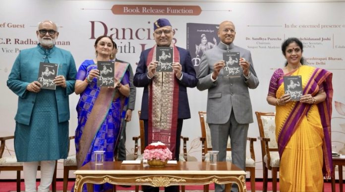 उपराष्ट्रपति सीपी राधाकृष्णन ने मशहूर क्लासिकल डांसर डॉ. आनंदा शंकर जयंत की प्रेरणादायक आत्मकथा 'डांसिंग विद जॉय' जारी की