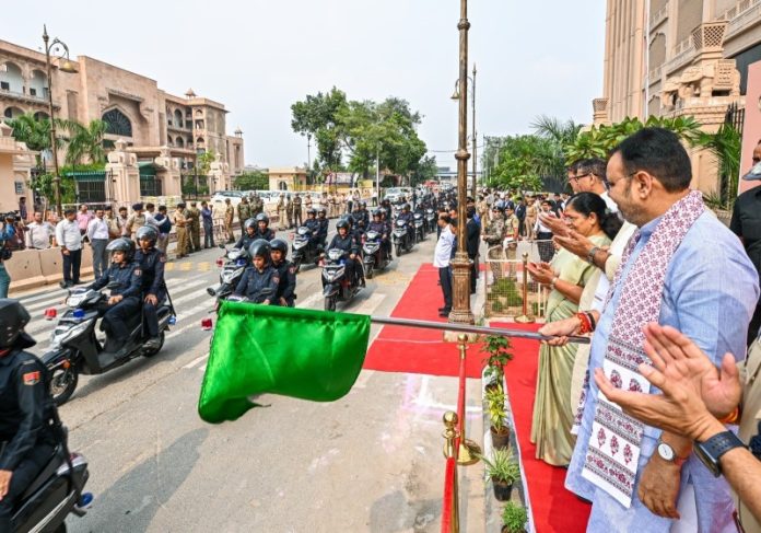 जयपुर : सीएम भजनलाल शर्मा ने कॉन्स्टीट्यूशन क्लब से 100 नवीन 'कालिका पेट्रोलिंग यूनिट्स' को हरी झंडी दिखाकर रवाना किया