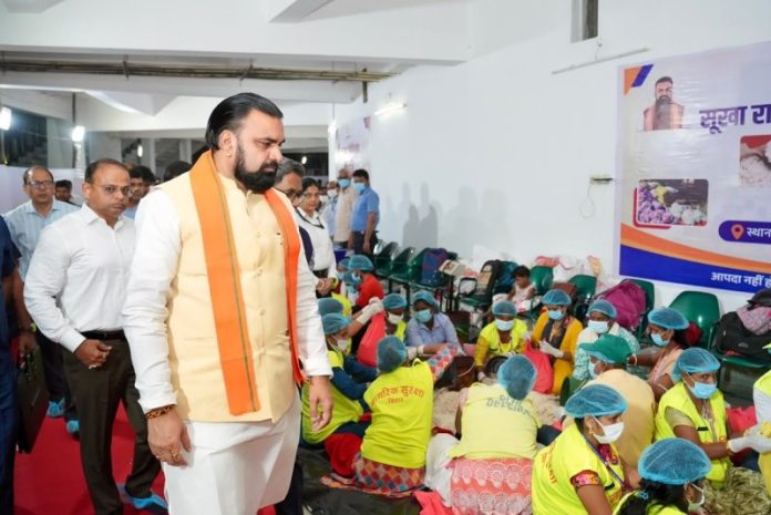 पटना : सीएम सम्राट चौधरी ने श्रीकृष्ण मेमोरियल हॉल में संचालित सूखा राशन पैकेजिंग सेंटर का निरीक्षण किया