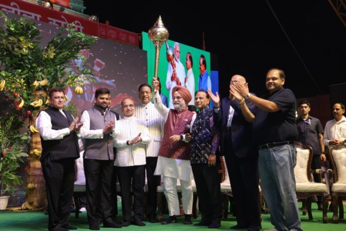 दिल्ली : उपराज्यपाल तरनजीत सिंह संधू ने ऐतिहासिक लाल किले के मैदान में लव कुश रामलीला के भव्य मंचन को देखा