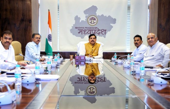 मप्र : सीएम डॉ. मोहन यादव ने मंत्रालय में प्रदेश में मानसून एवं वर्षा की स्थिति की समीक्षा की मप्र : सीएम डॉ. मोहन यादव ने मंत्रालय में प्रदेश में मानसून एवं वर्षा की स्थिति की समीक्षा की
