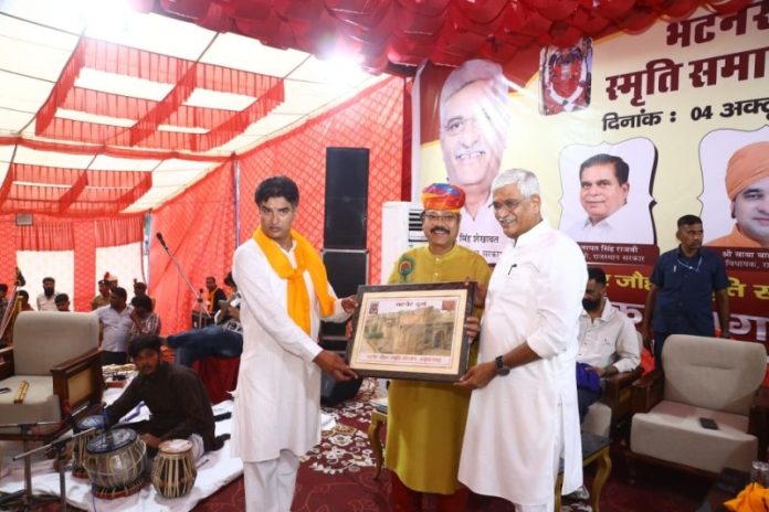 केंद्रीय मंत्री गजेंद्र सिंह शेखावत हनुमानगढ़ टाउन में भटनेर जौहर स्मृति संस्थान द्वारा आयोजित भटनेर जौहर स्मृति समारोह 2026 में हुए शामिल