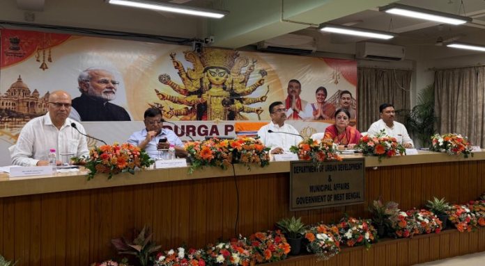 पश्चिम बंगाल : सीएम सुवेंदु अधिकारी ने राज्य भर की सभी नगर पालिकाओं और नगर निगमों के प्रशासनिक अधिकारियों के साथ समीक्षा बैठक की
