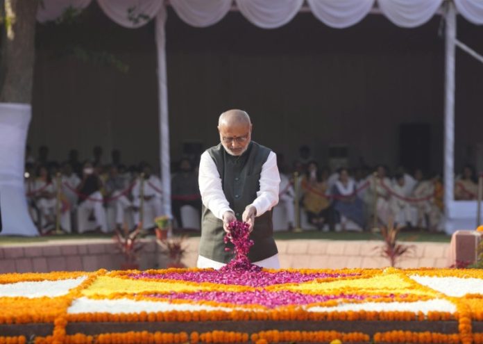 उपराष्ट्रपति सीपी राधाकृष्णन ने विजय घाट पर पूर्व प्रधानमंत्री लाल बहादुर शास्त्री की जयंती पर उन्हें श्रद्धांजलि अर्पित की