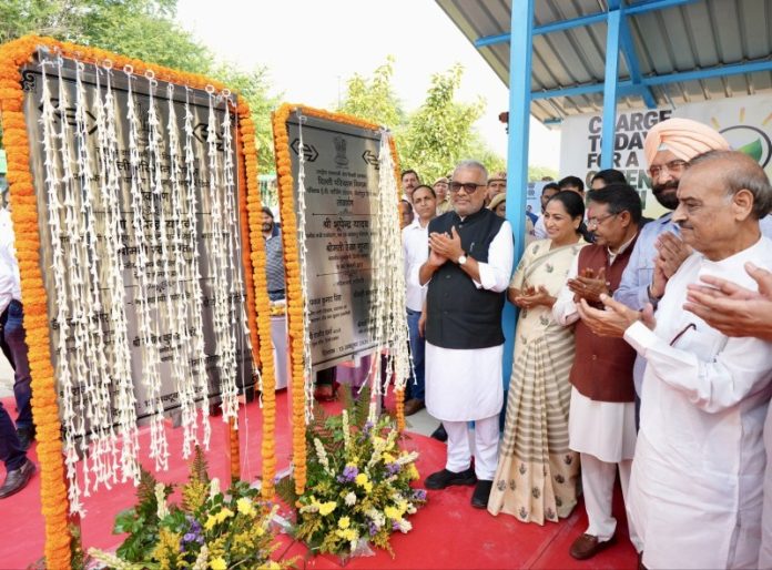 दिल्ली : सीएम गुप्ता ने केंद्रीय मंत्री यादव के साथ आनंद विहार एवं आसपास के क्षेत्रों में प्रदूषण कम करने के लिए किए जा रहे कार्यों-व्यवस्थाओं की समीक्षा की