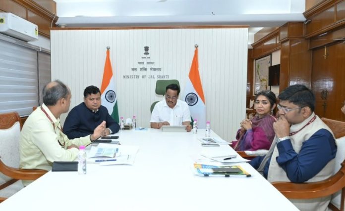केंद्रीय जल शक्ति मंत्री सीआर पाटिल ने ‘जल संचय जन भागीदारी’ अभियान की प्रगति एवं विभिन्न गतिविधियों की समीक्षा की केंद्रीय जल शक्ति मंत्री सीआर पाटिल ने ‘जल संचय जन भागीदारी’ अभियान की प्रगति एवं विभिन्न गतिविधियों की समीक्षा की