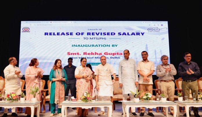 दिल्ली : सीएम रेखा गुप्ता ने एमसीडी के एमटीएस (जन स्वास्थ्य) कर्मचारियों के लिए आयोजित एक आभार कार्यक्रम में भाग लिया