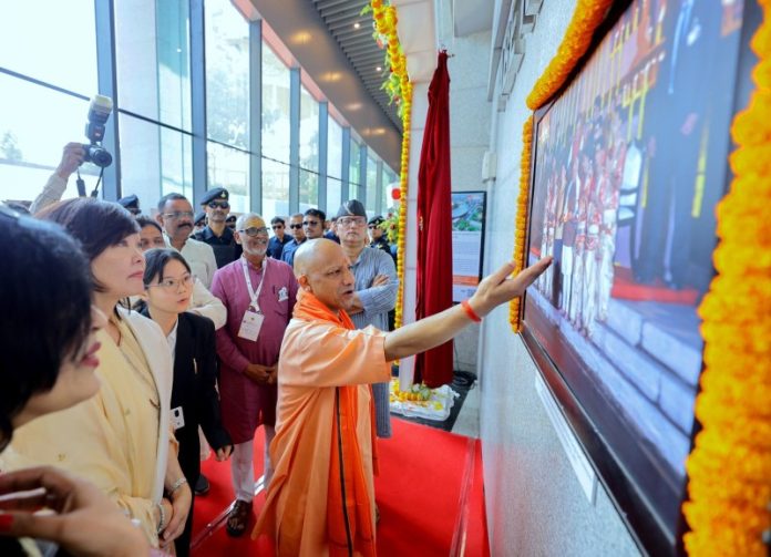 वाराणसी : सीएम योगी भारत-जापान मैत्री एवं सांस्कृतिक संबंधों के जीवंत स्मृति स्थल 'आबे मेमोरियल कॉरिडोर' के उद्घाटन समारोह में हुए शामिल