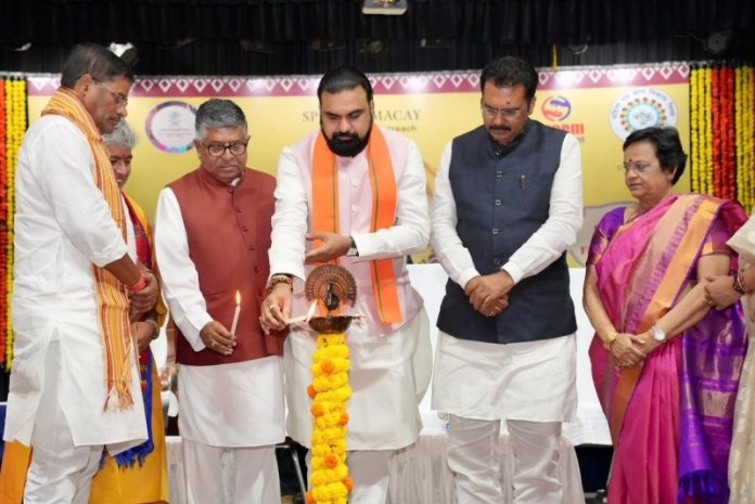 पटना : सीएम सम्राट चौधरी ने रविंद्र भवन में स्पिक मैके द्वारा आयोजित तीन दिवसीय ‘दुर्गा स्वरोत्सव, 2026’ का शुभारंभ किया