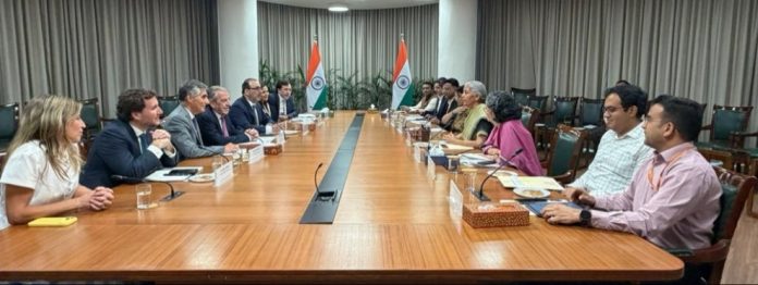केंद्रीय वित्त मंत्री निर्मला सीतारमण ने चिली के पूर्व राष्ट्रपति और विशेष मिशन पर राजदूत एडुआर्डो फ्रेई से मुलाकात की
