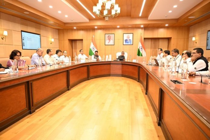 असम : सीएम सरमा ने दिसपुर स्थित लोक सेवा भवन में जीएमसीएच की प्रस्तावित नई इमारत की अंतिम प्रस्तुति की समीक्षा की
