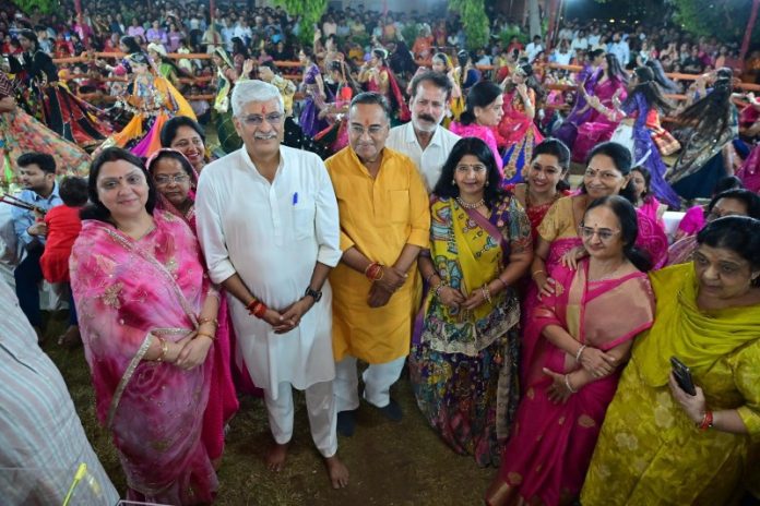 केंद्रीय मंत्री गजेंद्र सिंह शेखावत ने जोधपुर के जूना खेड़ापति हनुमान मंदिर ट्रस्ट द्वारा आयोजित नवरात्रि महोत्सव में सहभागिता की