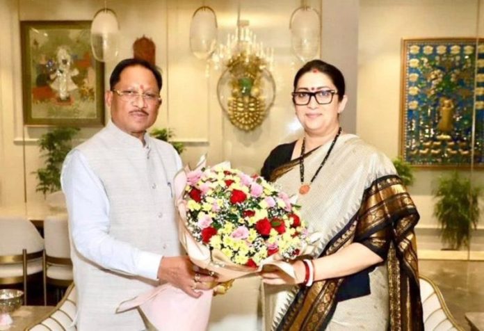 नई दिल्ली : छत्तीसगढ़ के मुख्यमंत्री विष्णुदेव साय ने पूर्व केंद्रीय मंत्री स्मृति ईरानी से उनके निवास पर मुलाकात की