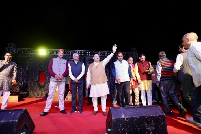 हिमाचल प्रदेश : केंद्रीय मंत्री जेपी नड्डा बिलासपुर में विजयादशमी के अवसर पर आयोजित दशहरा उत्सव में हुए शामिल