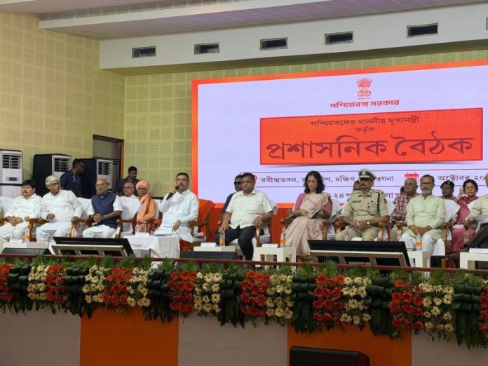 पश्चिम बंगाल : सीएम सुवेंदु अधिकारी ने दक्षिण 24 परगना के काकद्वीप स्थित रवींद्र भवन में एक प्रशासनिक बैठक में भाग लिया