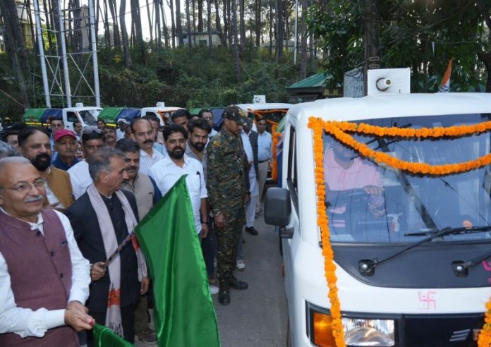 हिमाचल प्रदेश : सीएम सुक्खू ने नगर निगम हमीरपुर के लिए चार इलेक्ट्रिक कूड़ा संग्रहण वाहनों को हरी झंडी दिखाकर रवाना किया