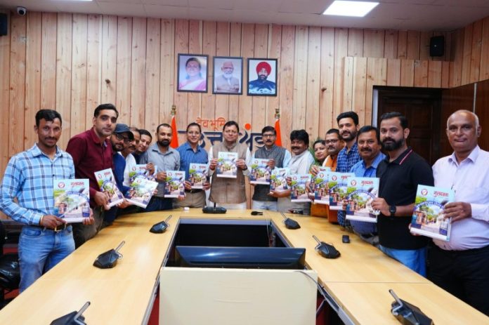 उत्तराखंड : सीएम धामी ने शासकीय आवास पर उत्तराखंड प्रेस क्लब की स्मारिका ‘गुलदस्ता’ का विमोचन किया
