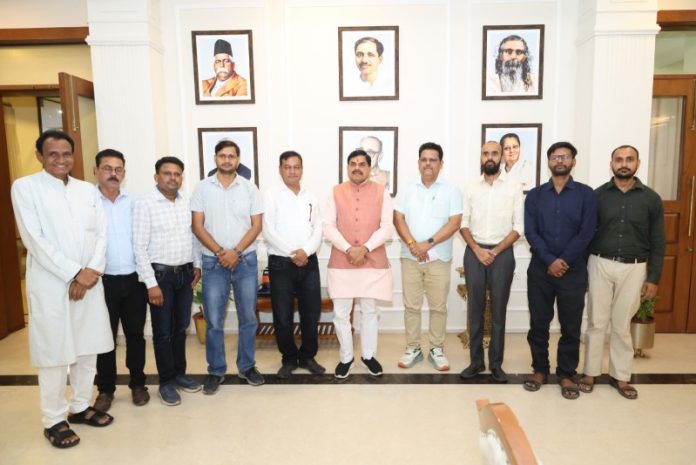 मप्र : सीएम डॉ. मोहन यादव से समत्व भवन में मध्यप्रदेश पटवारी संघ के पदाधिकारियों ने मुलाकात की